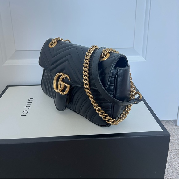 Gucci GG MARMONT MEDIUM SHOULDER BAG - BLACK - Picture 3 of 10